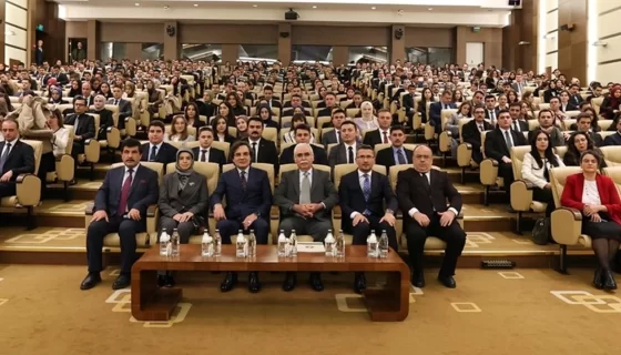 AYM Başkanı Özkaya, hâkim ve savcı yardımcıları ile bir araya geldi