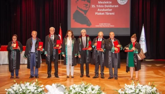 İstanbul Barosu’nda meslekte 25, 30 ve 35 yılını dolduran 658 avukata plaket