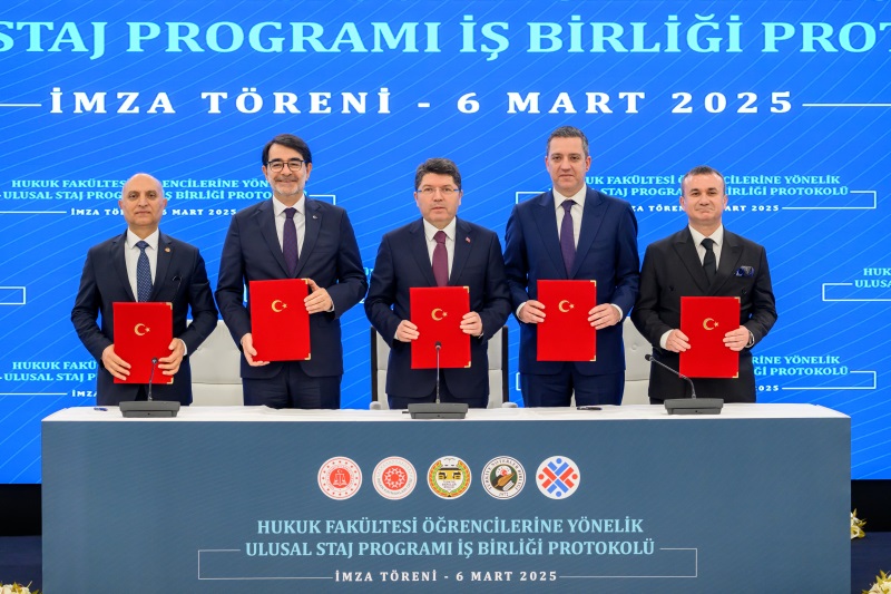 Hukuk fakültesi öğrencileri adliyede, avukat, noter ve arabulucu yanında staj yapabilecek...